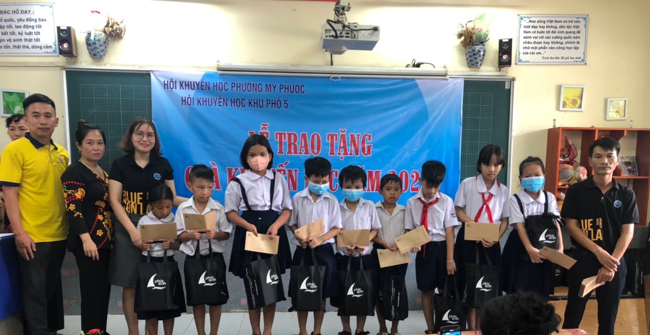 TRAO THƯỞNG CÁC BÉ CHĂM NGOAN THÁNG 7'2023